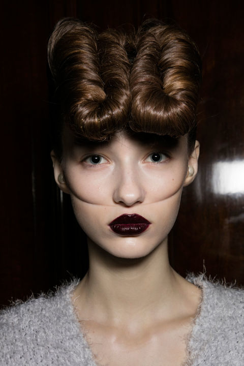 2016 Fashion Week Beauty Trend: Dark Lips