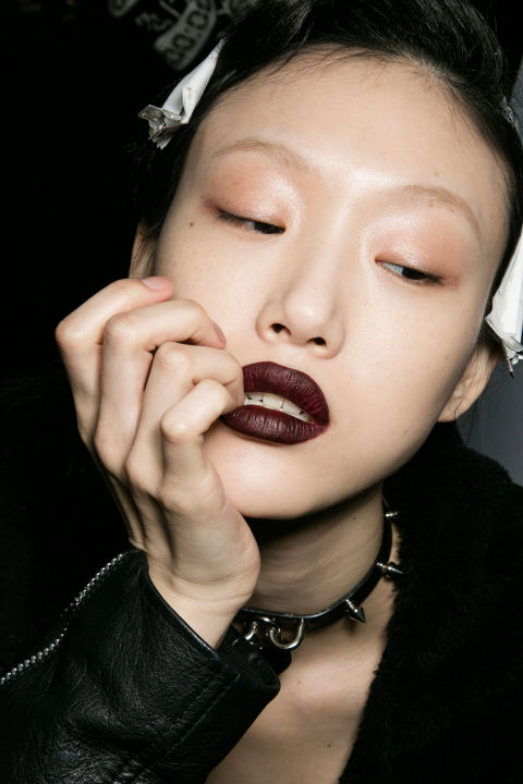 2016 Fashion Week Beauty Trend: Dark Lips