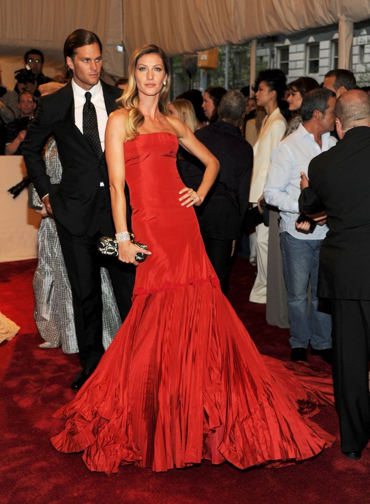 Gisele Bündchen wearing Alexander McQueen Met Gala