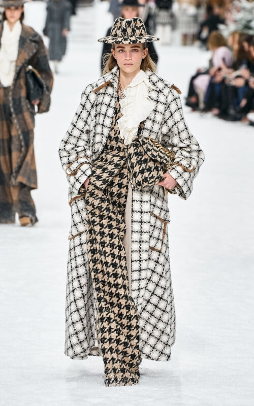 Chanel automne-hiver 2019-2020 : le dernier rêve de Karl Lagerfeld - Marie  Claire