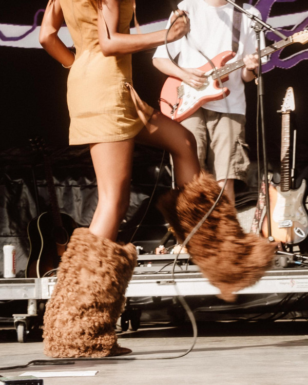 Olivia Dean wearing KNWLS on stage at Lollapalooza Festival in August 2024